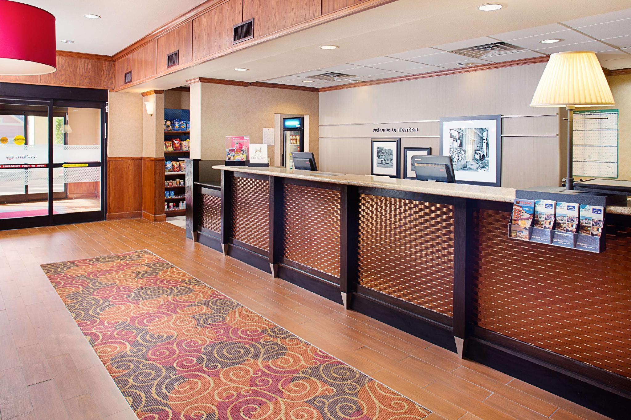 Hampton Inn&Suites Denton Buitenkant foto